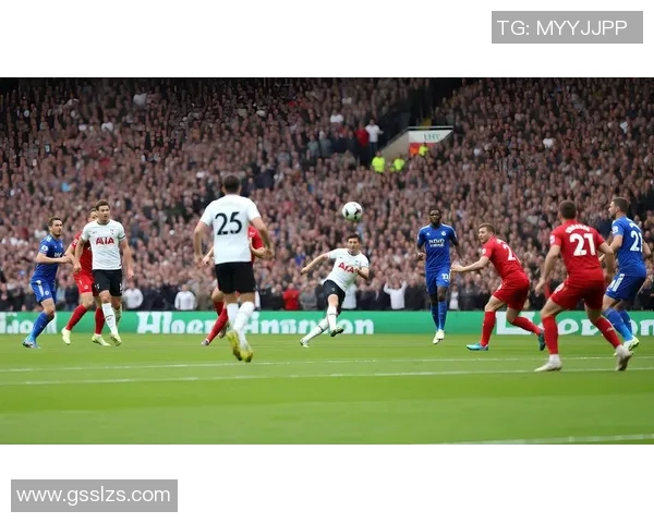 绰号岩石的足球明星如何在绿茵场上展现力量与激情